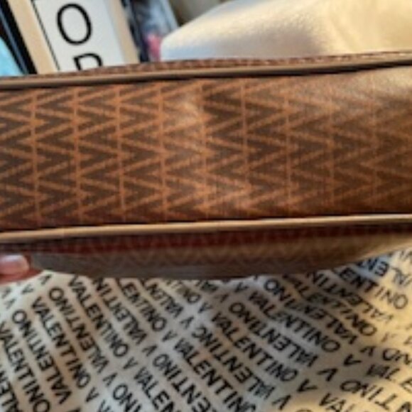 MARIO VALENTINO, AUTHENTIC EUC V LOGO PVC LEATHER CLUTCH HANDBAG - Picture 6 of 10